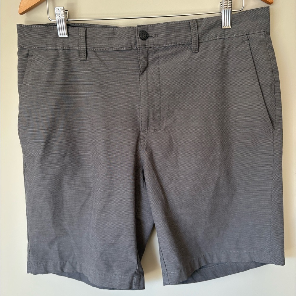 Perry Ellis Charcoal Striped Mens Shorts Size 34